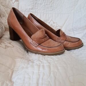 BareTraps Tan Heeled Loafers